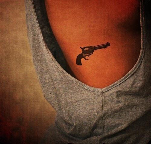 tatuaggio pistola 20