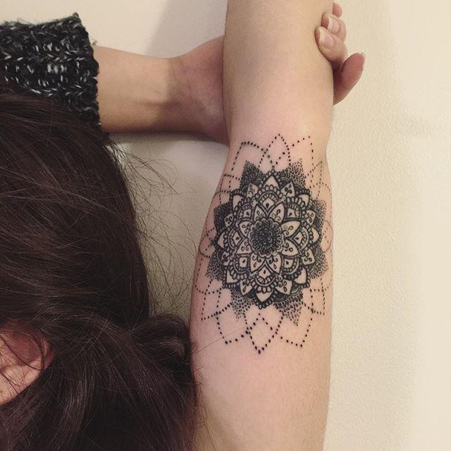 tatuaggio braccio di donna 141