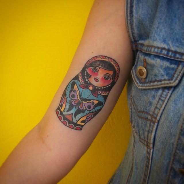 tatuaggio braccio di donna 151