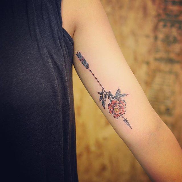 tatuaggio braccio di donna 179