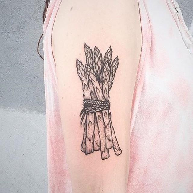tatuaggio braccio di donna 191