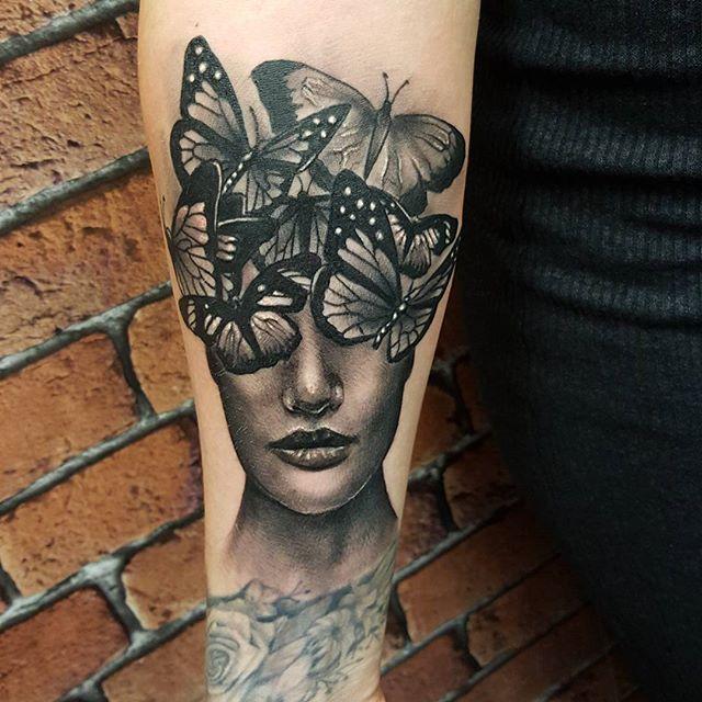 tatuaggio braccio di donna 209