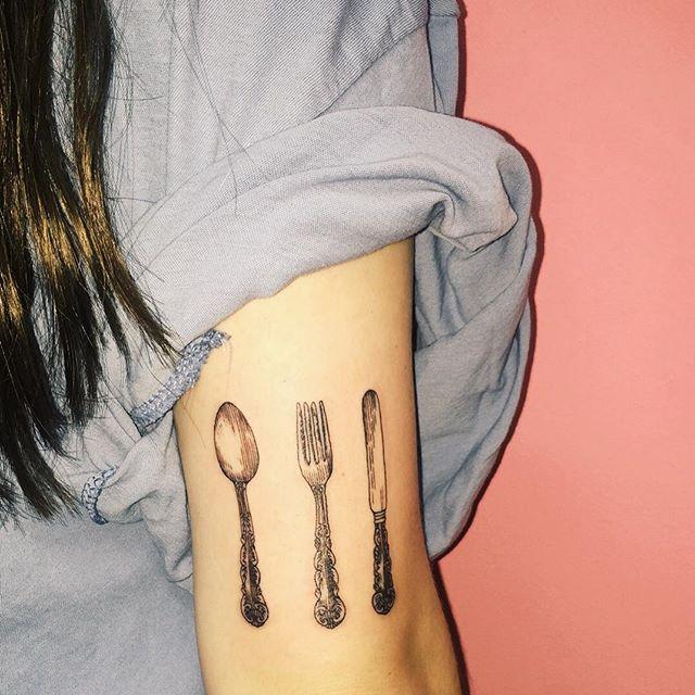 tatuaggio braccio di donna 211