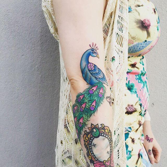 tatuaggio braccio di donna 213