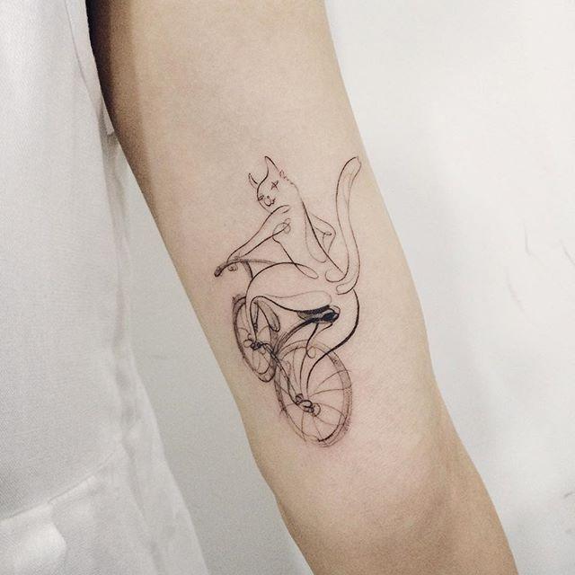 tatuaggio braccio di donna 237