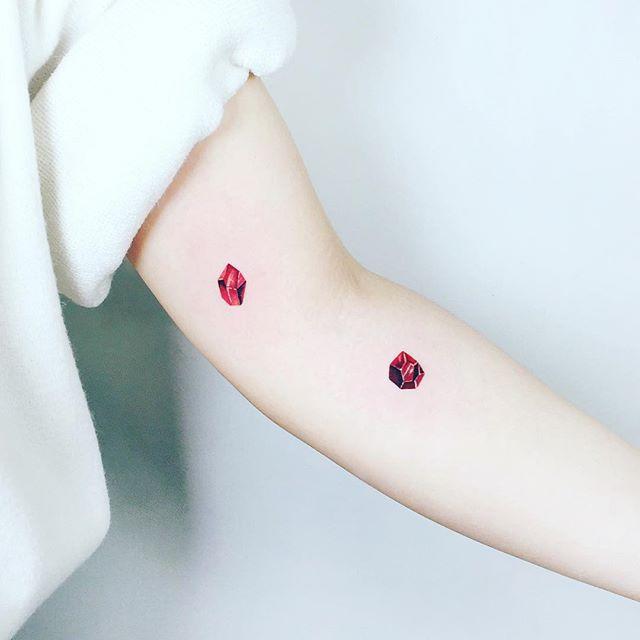 tatuaggio braccio di donna 243