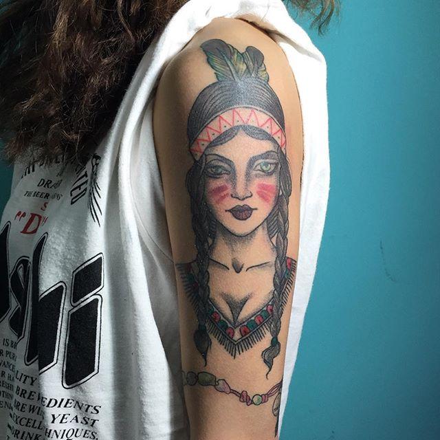 tatuaggio braccio di donna 93