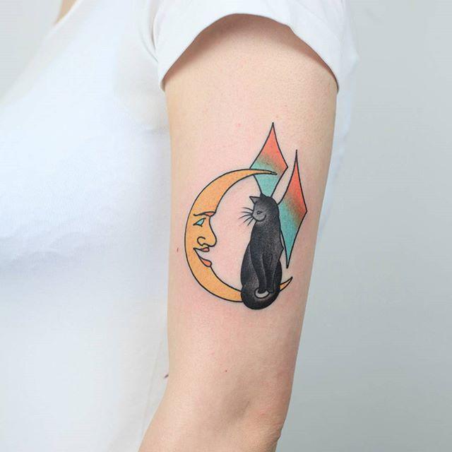 tatuaggio braccio di donna 95