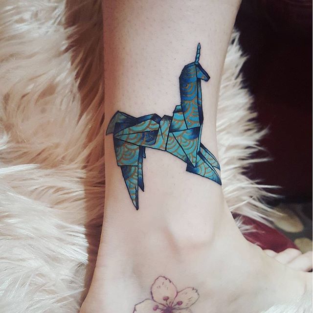 tatuaggio gamba donna 105