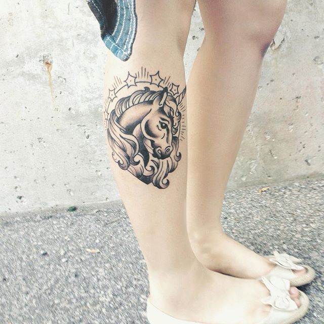 tatuaggio gamba donna 109