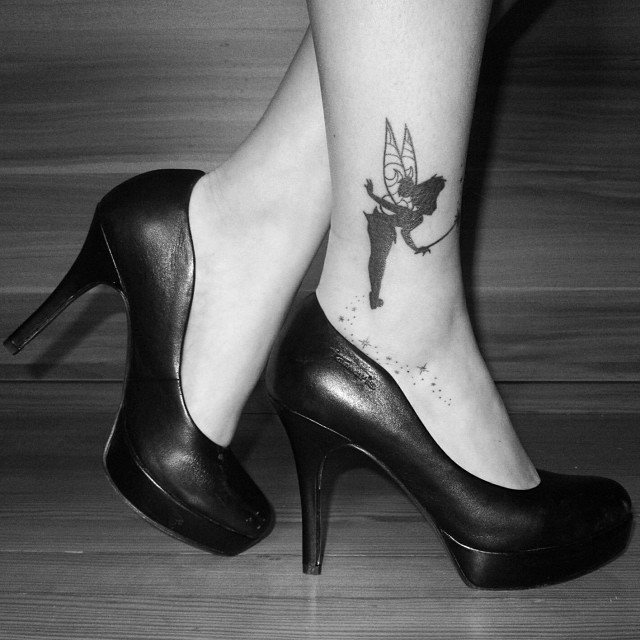 tatuaggio gamba donna 123