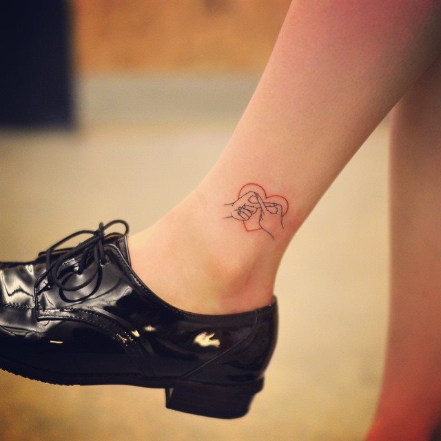tatuaggio gamba donna 151