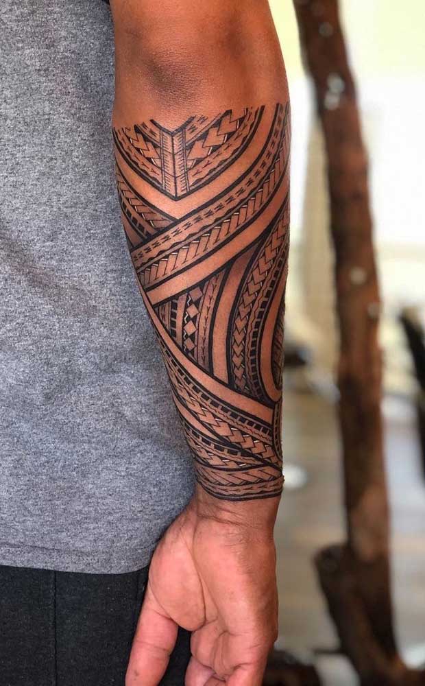 Tatuaggio maori: Disegni polinesiani su tutto il corpo