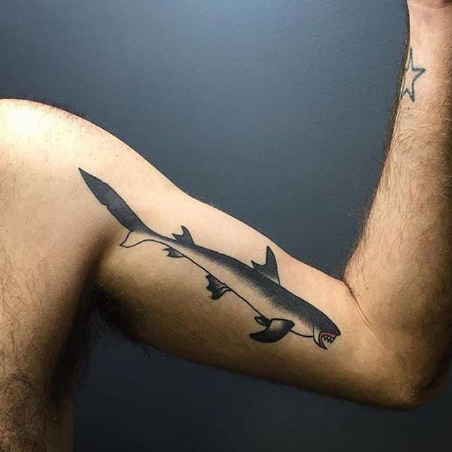 tatuaggio squalo 113