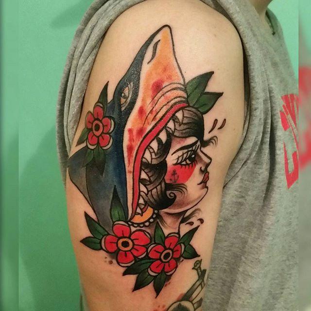 tatuaggio squalo 117