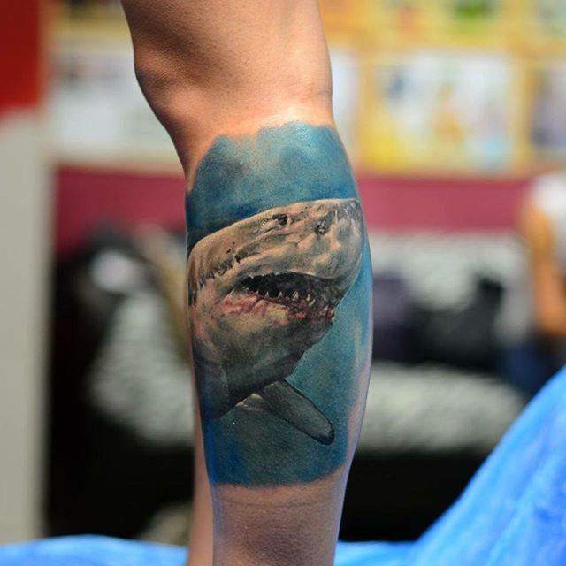 tatuaggio squalo 137