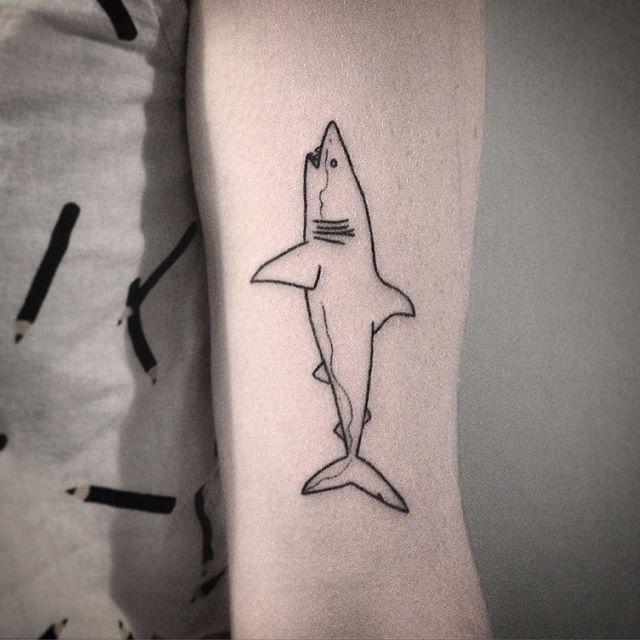 tatuaggio squalo 95