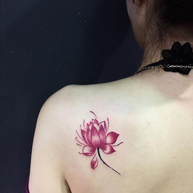 tatuaggio fiore di loto 105