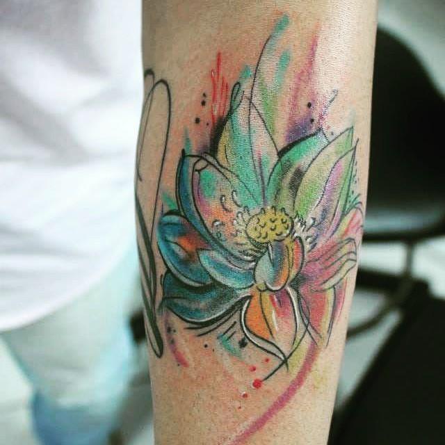 tatuaggio fiore di loto 129