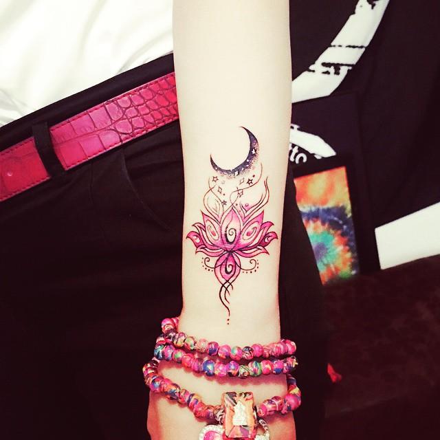 tatuaggio fiore di loto 19
