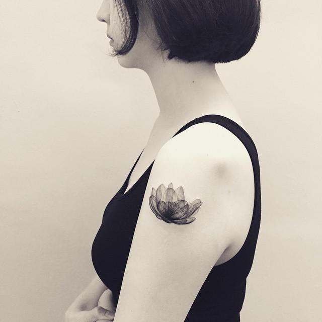 tatuaggio fiore di loto 55