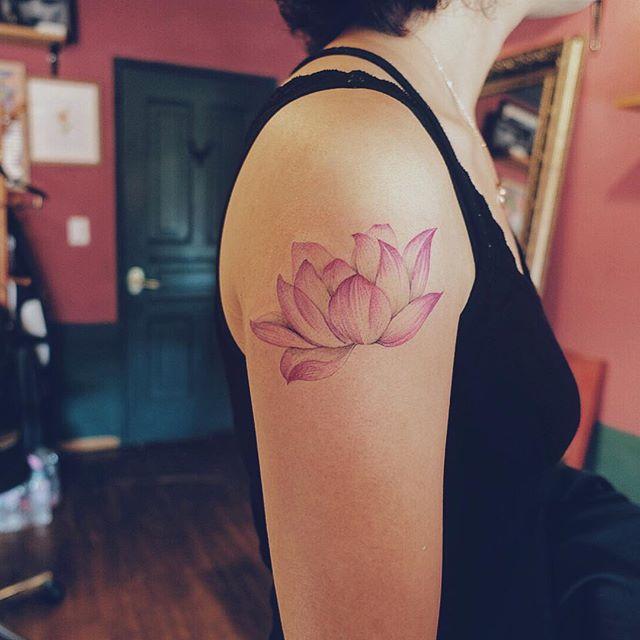 tatuaggio fiore di loto 63