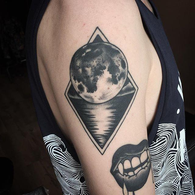 tatuaggio luna 123