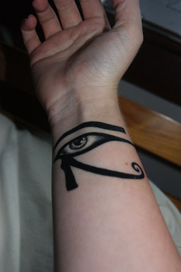tatuaggio occhio horus ra 69