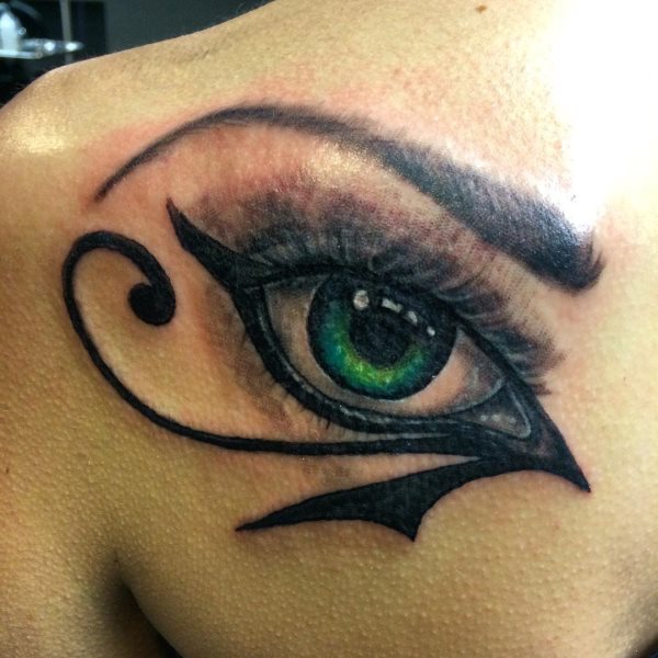 tatuaggio occhio horus ra 73