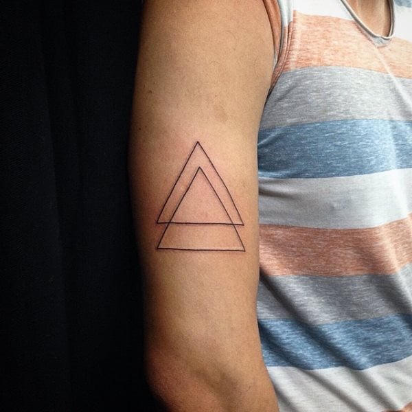 tatuaggio triangolo 105