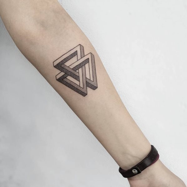 tatuaggio triangolo 137
