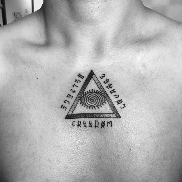 tatuaggio triangolo 153