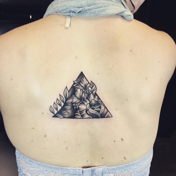 tatuaggio triangolo 155