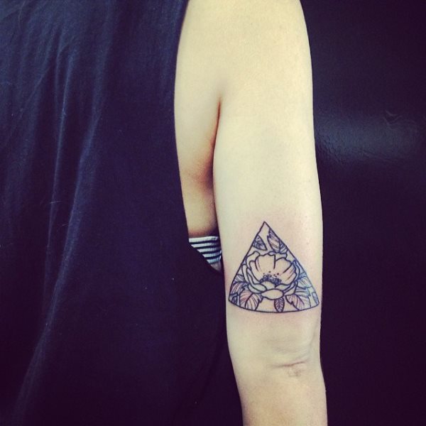 tatuaggio triangolo 161