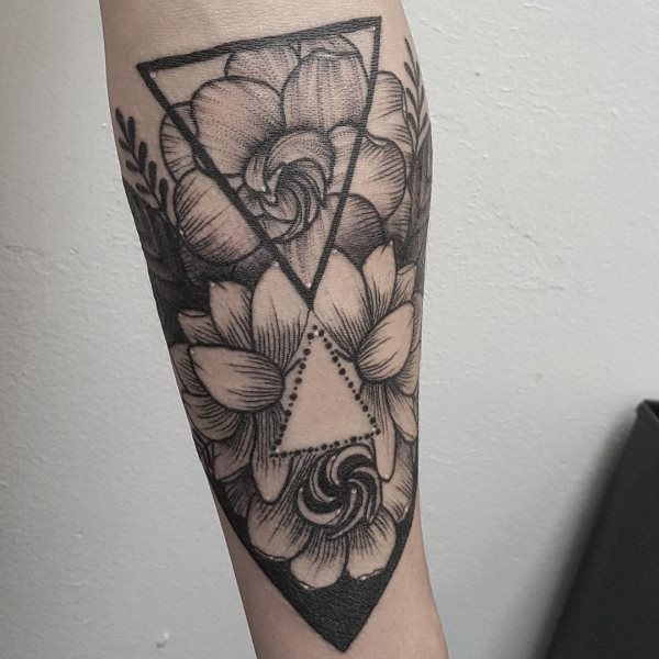 tatuaggio triangolo 167