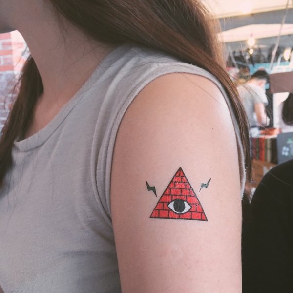 tatuaggio triangolo 179