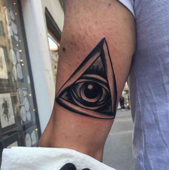 tatuaggio triangolo 29