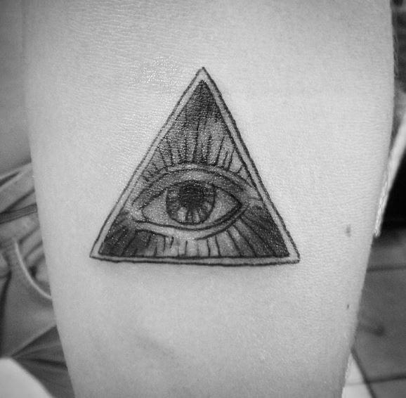 tatuaggio triangolo 41