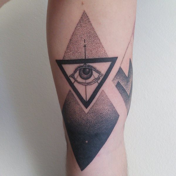 tatuaggio triangolo 85