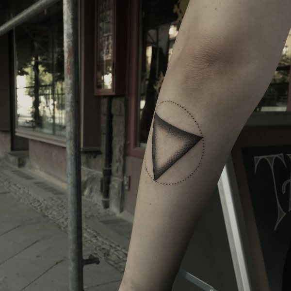 tatuaggio triangolo 95