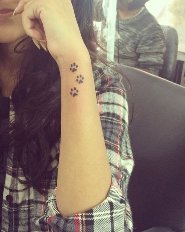 tatuaggio zampa di cane 111