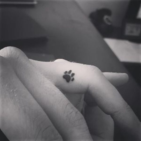 tatuaggio zampa di cane 123