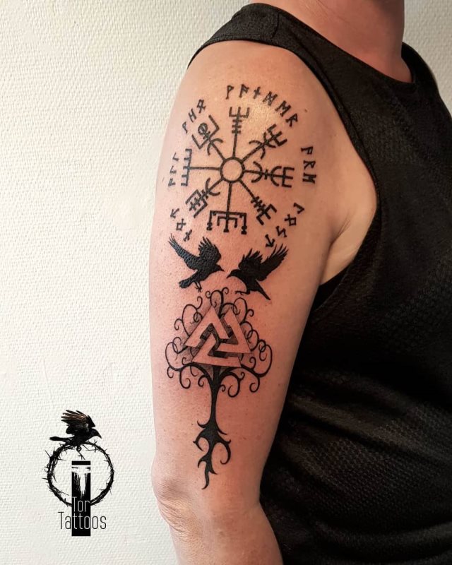 Progettazione Di Viking Bussola Runica Magica Vegvisir, Nel Cerchio Delle Rune E Dei Draghi Dei