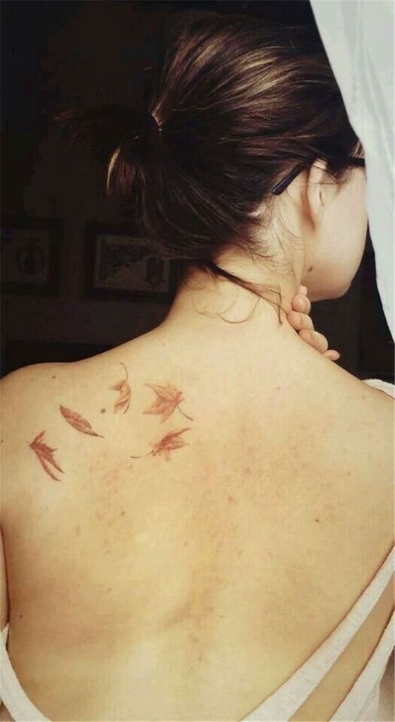 Tatuaggi con le foglie