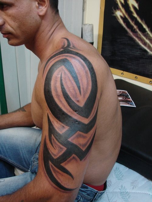 14 tatuaggio tribale 