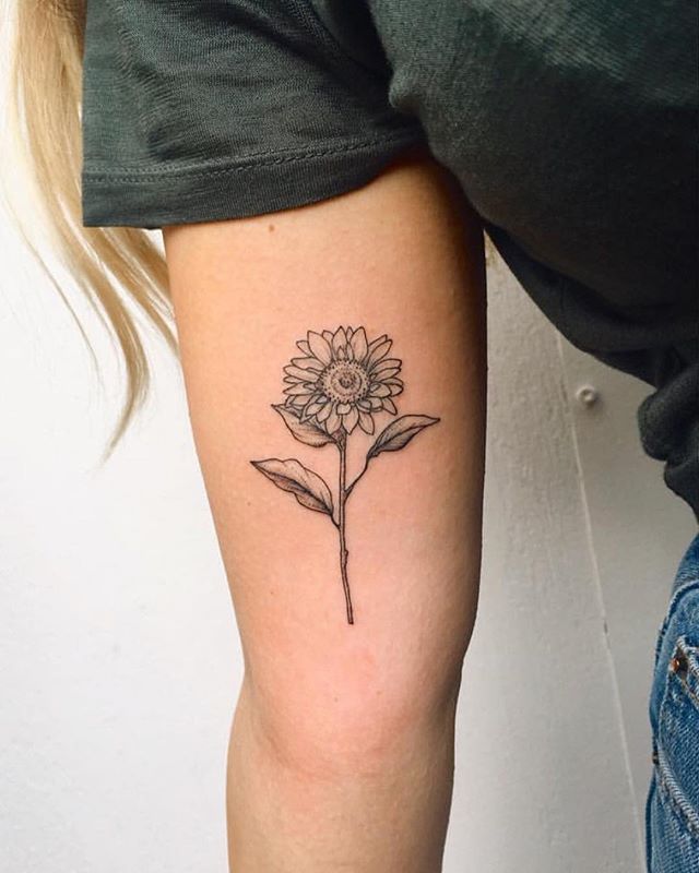 Was bedeuten Sonnenblumen-Tattoos?