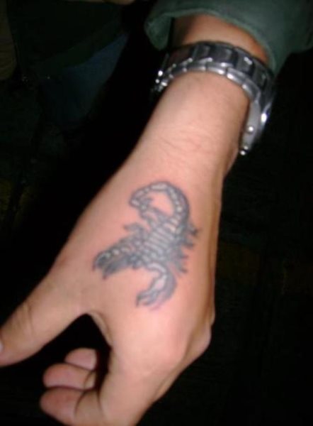 hand tattoo 1039