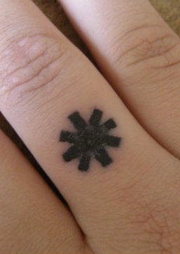 hand tattoo 1051