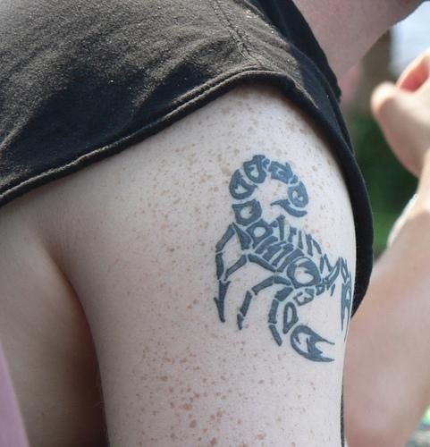skorpion tattoo 1111