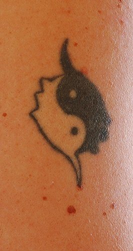 yin und yang tattoo 1044